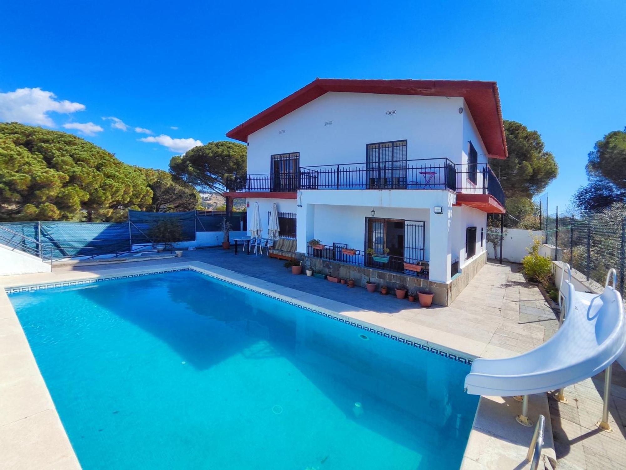 Casa Con Piscina Privada En Hébergement de vacances *